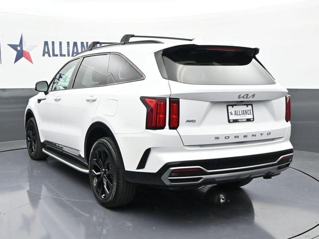 Photo of 2022 Glacial White Pearl Kia Sorento