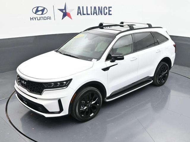 Photo of 2022 Glacial White Pearl Kia Sorento