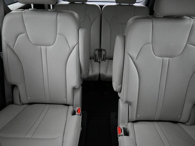 Photo of 2022 Glacial White Pearl Kia Sorento