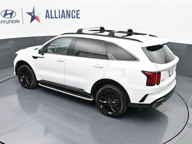 Photo of 2022 Glacial White Pearl Kia Sorento