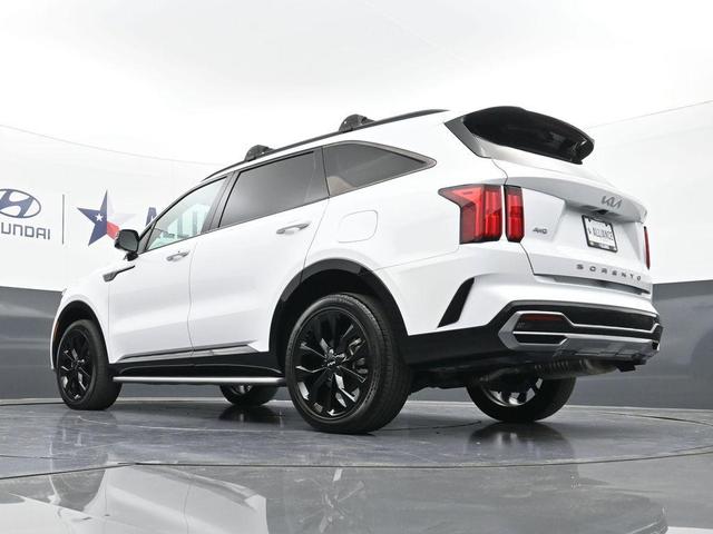 Photo of 2022 Glacial White Pearl Kia Sorento
