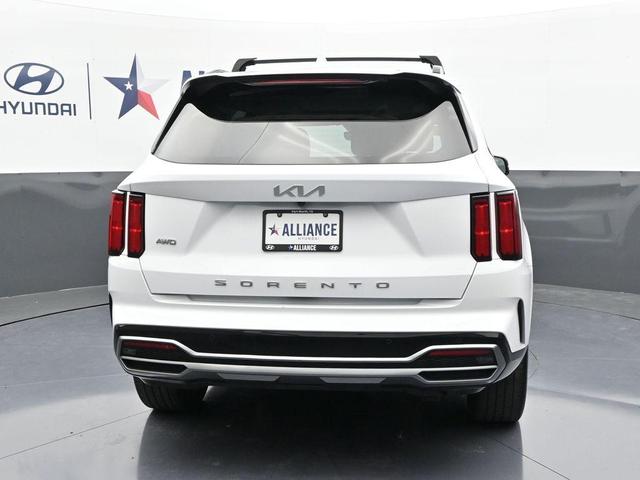 Photo of 2022 Glacial White Pearl Kia Sorento