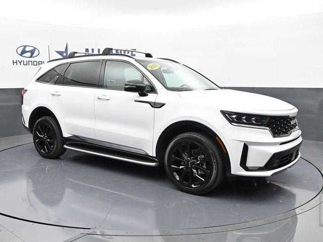 Photo of 2022 Glacial White Pearl Kia Sorento