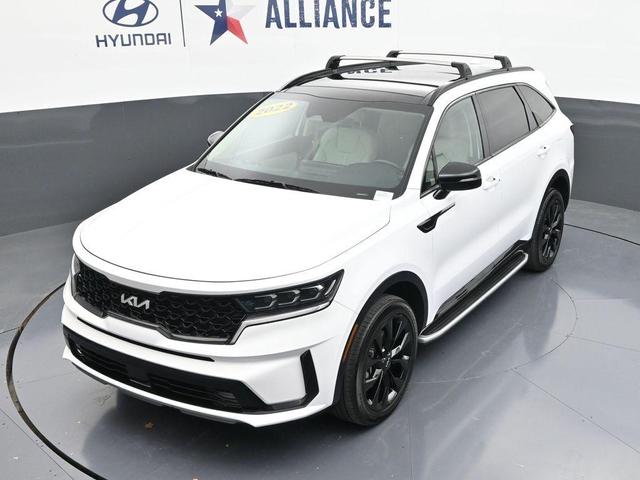 Photo of 2022 Glacial White Pearl Kia Sorento