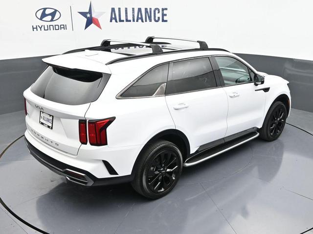 Photo of 2022 Glacial White Pearl Kia Sorento