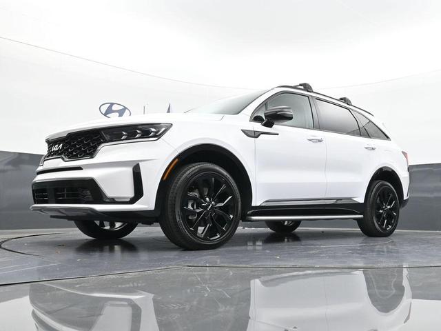 Photo of 2022 Glacial White Pearl Kia Sorento
