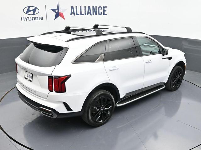 Photo of 2022 Glacial White Pearl Kia Sorento