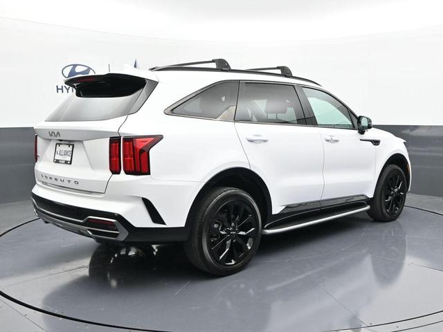 Photo of 2022 Glacial White Pearl Kia Sorento