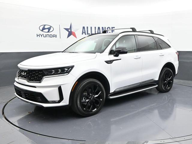 Photo of 2022 Glacial White Pearl Kia Sorento