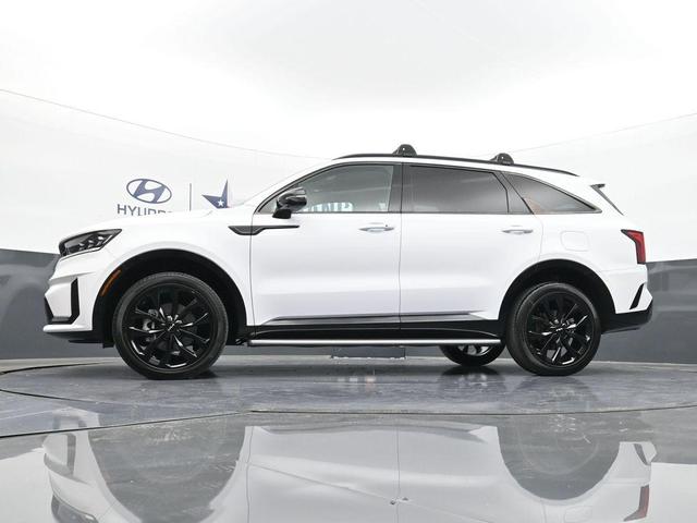 Photo of 2022 Glacial White Pearl Kia Sorento