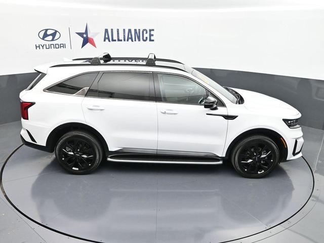 Photo of 2022 Glacial White Pearl Kia Sorento