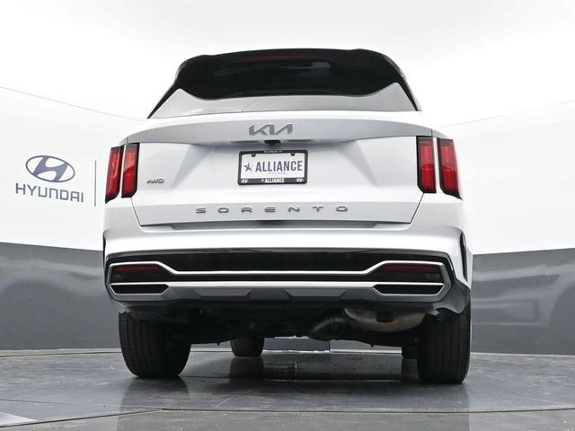 Photo of 2022 Glacial White Pearl Kia Sorento