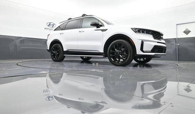 Photo of 2022 Glacial White Pearl Kia Sorento