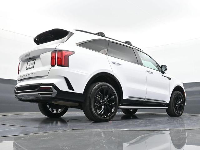 Photo of 2022 Glacial White Pearl Kia Sorento