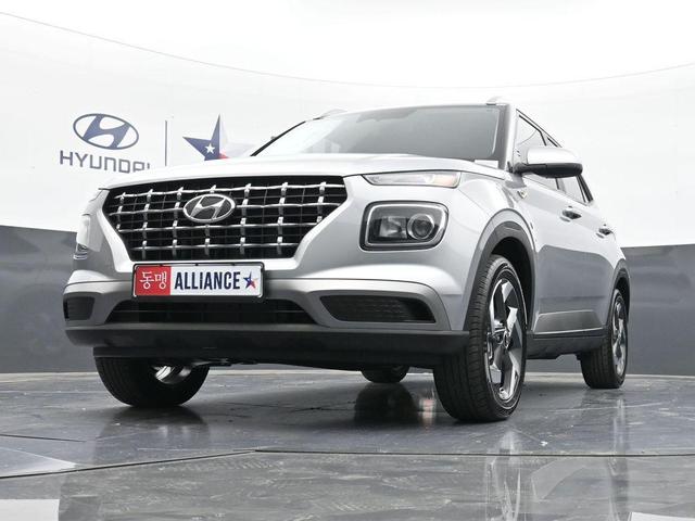Photo of 2025 Shimmering Silver Hyundai VENUE