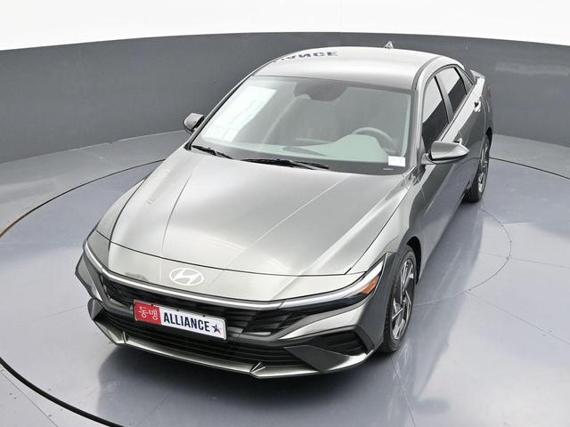 Photo of 2025 Gray Hyundai ELANTRA