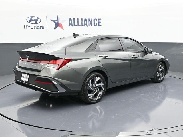 Photo of 2025 Gray Hyundai ELANTRA