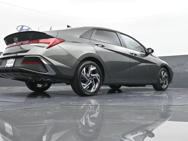 Photo of 2025 Gray Hyundai ELANTRA