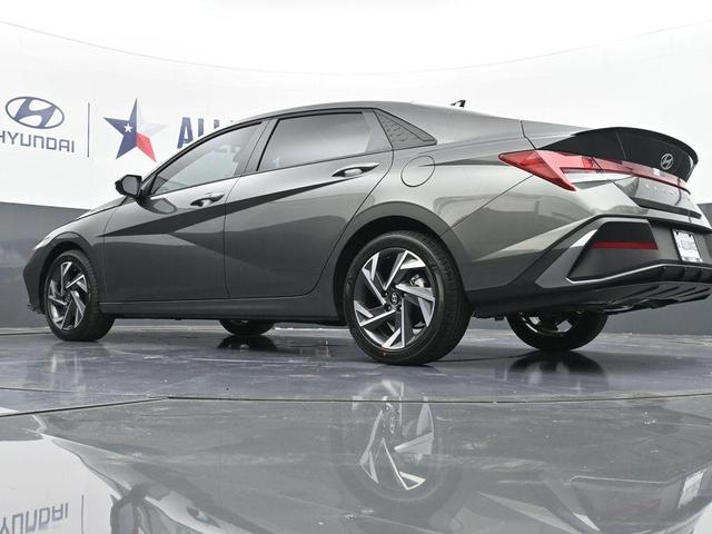 Photo of 2025 Gray Hyundai ELANTRA