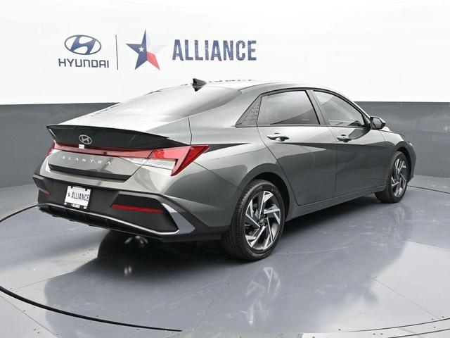 Photo of 2025 Gray Hyundai ELANTRA