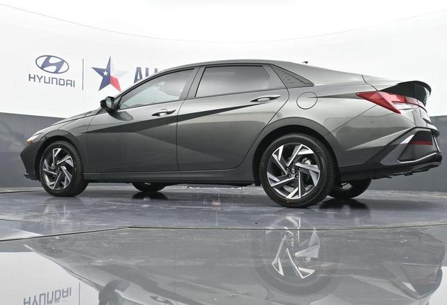 Photo of 2025 Gray Hyundai ELANTRA