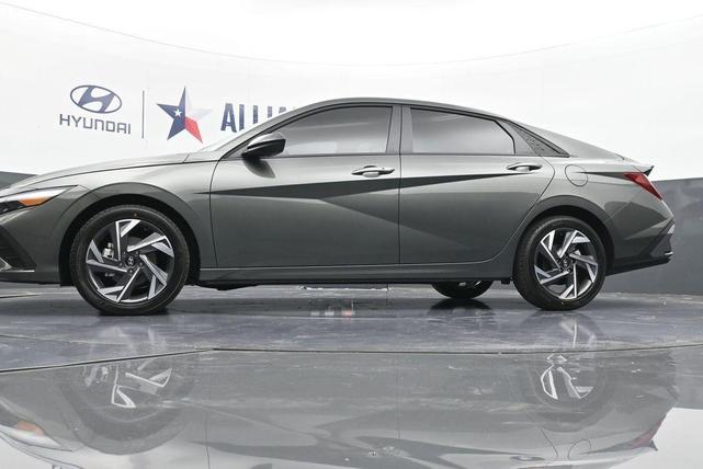 Photo of 2025 Gray Hyundai ELANTRA