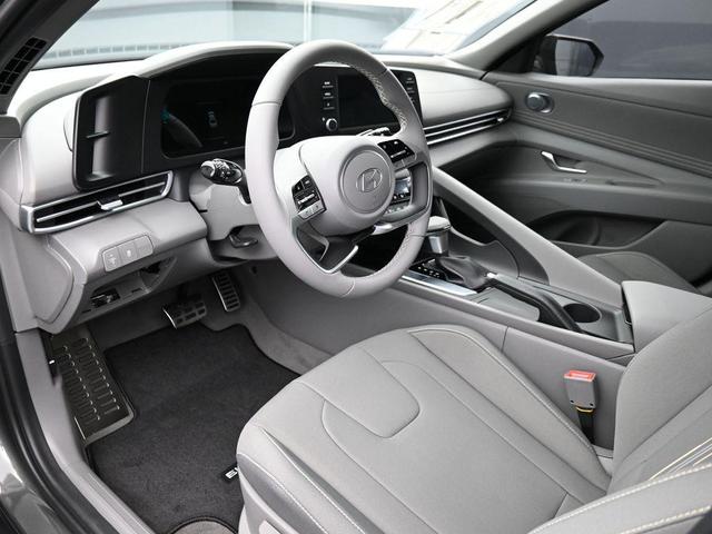 Photo of 2025 Gray Hyundai ELANTRA