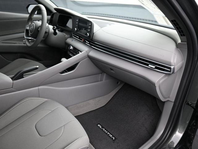 Photo of 2025 Gray Hyundai ELANTRA