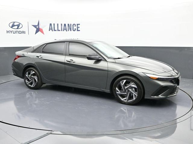 Photo of 2025 Gray Hyundai ELANTRA