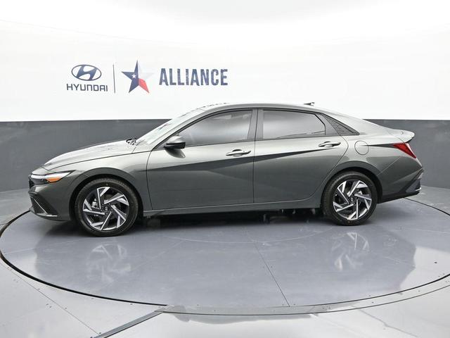 Photo of 2025 Gray Hyundai ELANTRA