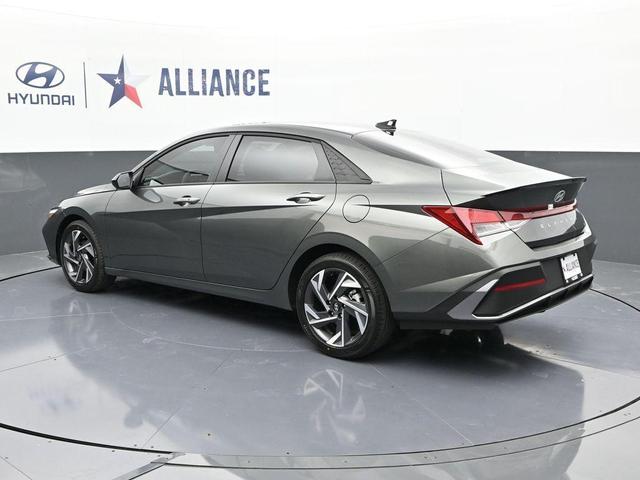 Photo of 2025 Gray Hyundai ELANTRA