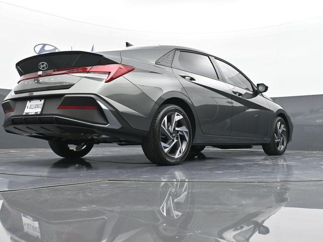 Photo of 2025 Gray Hyundai ELANTRA