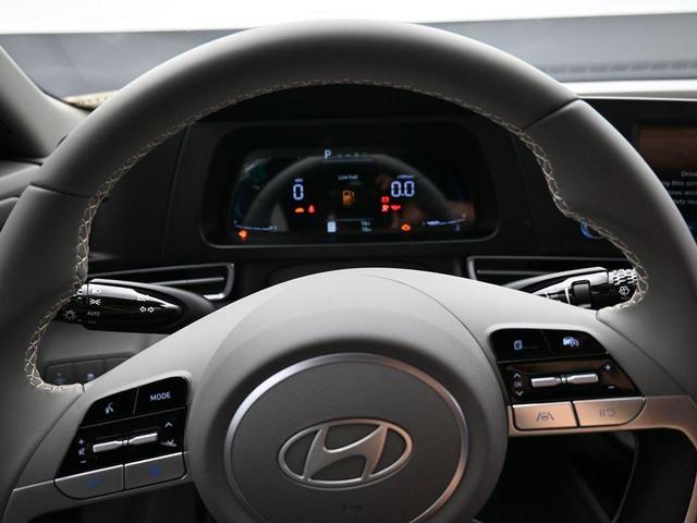 Photo of 2025 Gray Hyundai ELANTRA