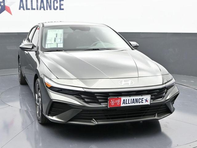 Photo of 2025 Gray Hyundai ELANTRA