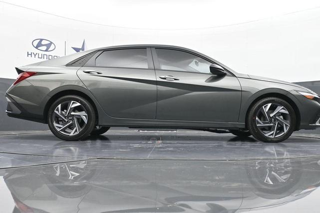 Photo of 2025 Gray Hyundai ELANTRA