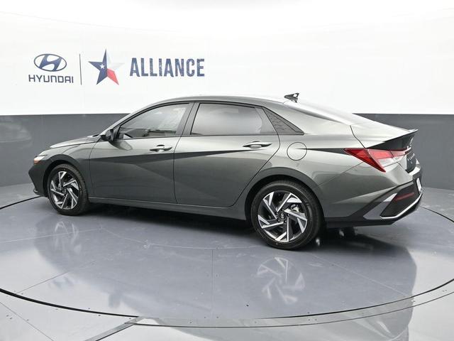 Photo of 2025 Gray Hyundai ELANTRA