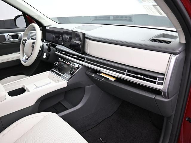 Photo of 2025 Red Hyundai SANTA FE