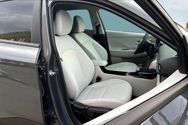 Photo of 2025 Gray Pearl Hyundai KONA