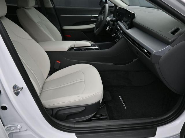 Photo of 2025 White Hyundai SONATA
