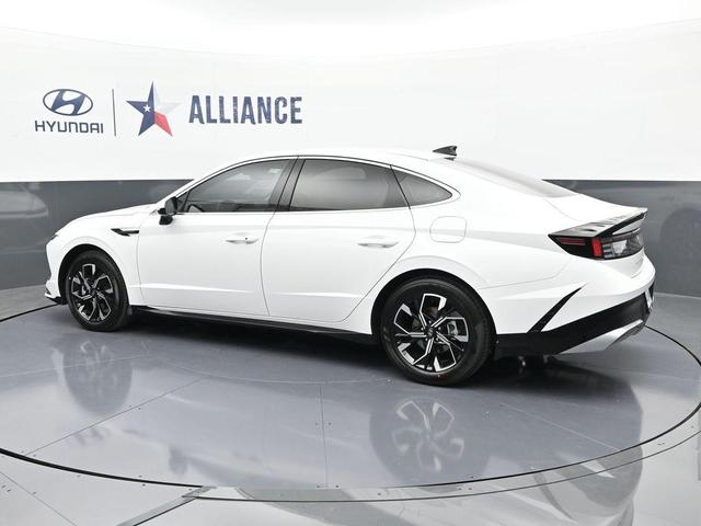 Photo of 2025 White Hyundai SONATA