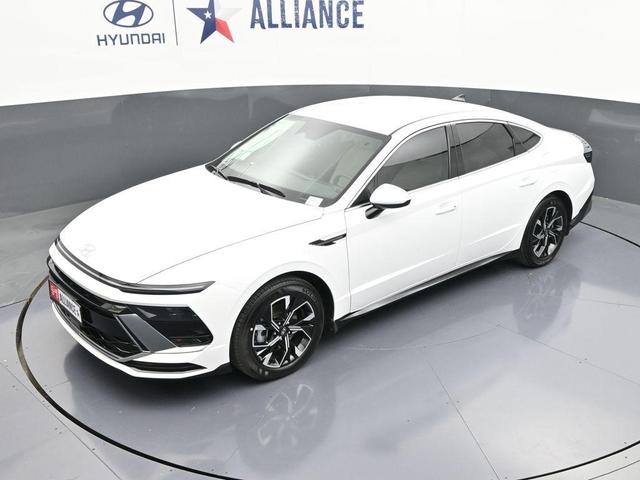 Photo of 2025 White Hyundai SONATA