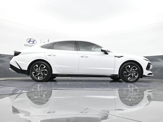 Photo of 2025 White Hyundai SONATA