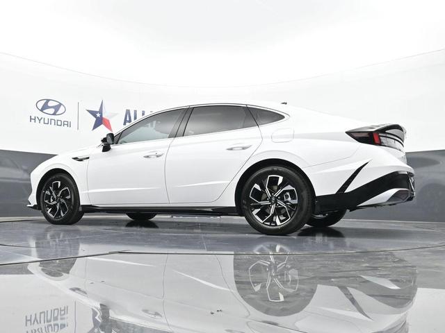 Photo of 2025 White Hyundai SONATA