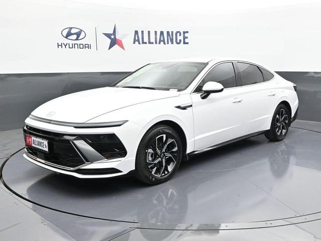 Photo of 2025 White Hyundai SONATA