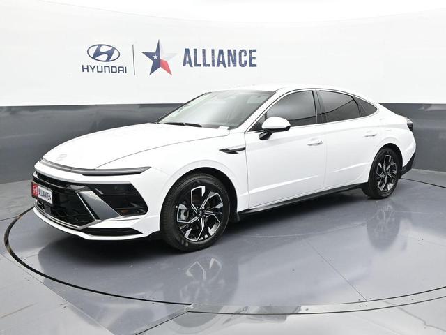 Photo of 2025 White Hyundai SONATA