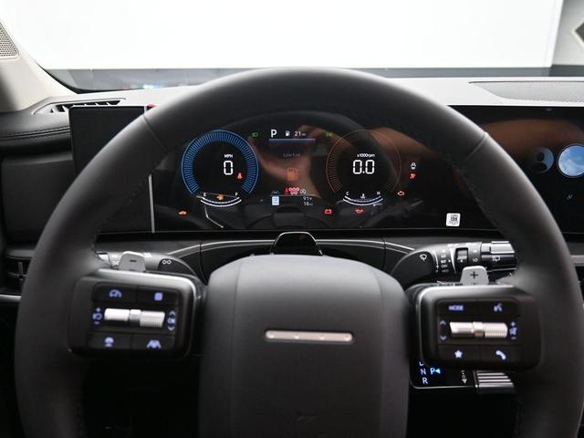 Photo of 2025 Shimmering Silver Hyundai SANTA FE