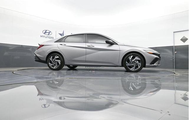 Photo of 2025 Metal Hyundai ELANTRA