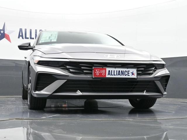 Photo of 2025 Metal Hyundai ELANTRA
