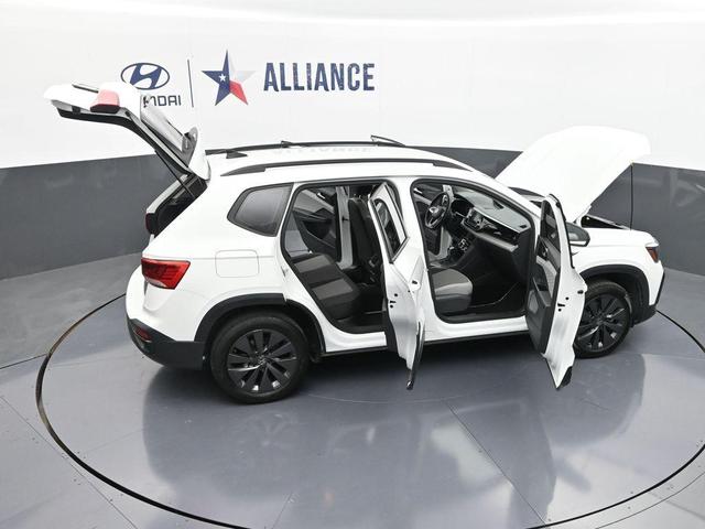 Photo of 2023 Pure White Volkswagen Taos