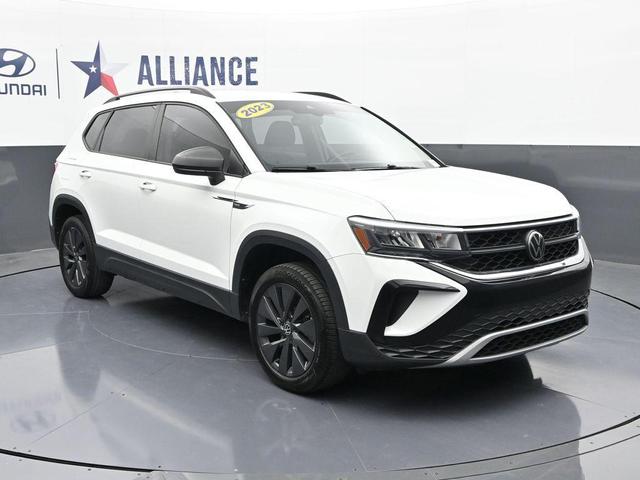 Photo of 2023 Pure White Volkswagen Taos